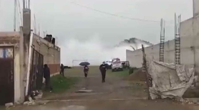 Evacúan a vecinos de Tulcingo por fuga de químicos Fuga
