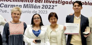 Reconocen con medalla a docente y estudiante BUAP medalla