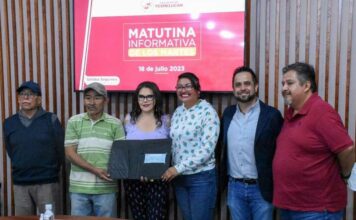 Entregan apoyos a Unión de Aseadores de Calzado en Texmelucan Aseadores