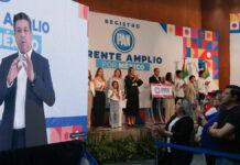Cabeza de Vaca envía a su hermano para registrarse como aspirante a presidencia