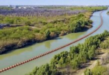 Juez ordena a Texas retirar la barrera de boyas del Río Bravo