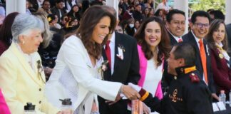 Asiste Olivia Salomón a graduación del Centro Escolar Niños Héroes de Chapultepec