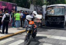 Choque entre combi y microbús deja 21 heridos en Puebla capital
