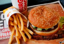 Arrestan a empleada de Burger King por servir papitas de la basura
