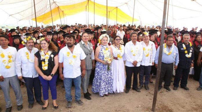 Se gradúa primera generación de licenciatura en Lengua y Cultura en Tlacotepec