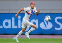 Julián Araujo, fuera de los planes de Xavi en el Barcelona Julián Araujo