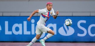 Julián Araujo, fuera de los planes de Xavi en el Barcelona Julián Araujo