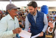 Entrega Rodrigo Abdala tarjetas de “Jóvenes Construyendo el Futuro”