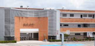 Regresan a Puebla alumnos de Benavente varados en Londres alumnos