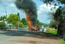Quema de autos y bloqueos movilizan a autoridades en Michoacán autos