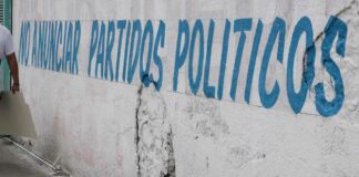 Regular pinta de bardas con propaganda política le toca al INE: Rivera bardas