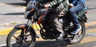 Choque de motocicleta contra auto deja un muerto en Atlixco motocicleta