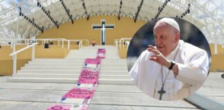 Portugueses protestan contra el papa Francisco con alfombra de billetes papa
