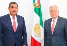 Sergio Salomón sostiene encuentro con director General de la CFE CFE