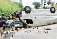 Camioneta vuelca en Cholula; hay un muerto Camioneta