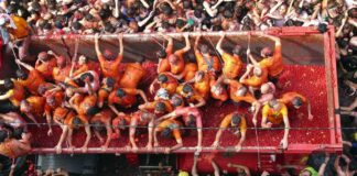 Tomatina: la guerra de tomates reúne a 18 mil personas
