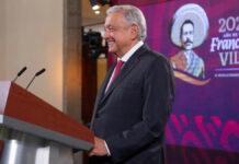 Libros de SEP tienen menos errores que en ediciones pasadas: AMLO Libros