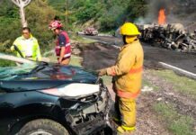 Pipa se incendia tras choque en carretera Izúcar-Tehutizingo Pipa