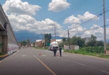 Pipa con fuga de gas alerta a autoridades en federal México-Puebla Pipa