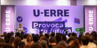 Sheinbaum se reúne con jóvenes universitarios de Nuevo León Sheinbaum