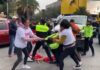Simpatizantes de Morena golpean a policías de la CDMX