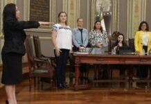 Lizette Minto rinde protesta como diputada tras muerte de Aurora Sierra diputada