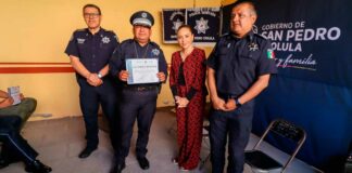 Paola Angon otorga estímulos a policías destacados policías