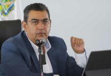 Gobernador pide mejorar condiciones a policías de Acatlán policías