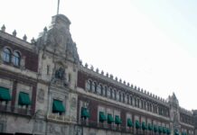 Palacio Nacional: Campesinos poblanos protestan contra aviones “anti lluvia” Campesinos