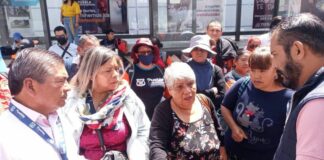 Naranjitas protestan contra líder sindical en Puebla capital