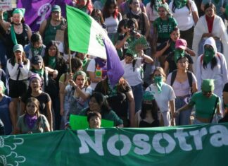 Mujeres marchan en Puebla para exigir despenalización del aborto
