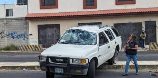 Muere hombre tras volcar su camioneta en Bulevar Vicente Suárez