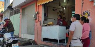 Dueño de tortillería tunde a golpes a ladrones en la colonia 10 de Mayo