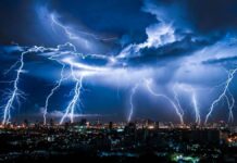 En la India mueren 12 por récord de rayos; cayeron 61 mil dos horas