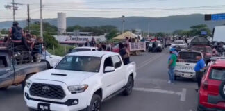 Aplauden al Cártel de Sinaloa por retirar bloqueos carreteros en Chiapas Pobladores de Chiapas se reunieron en la carretera Panamericana para aplaudir a presuntos integrantes del Cártel de Sinaloa.