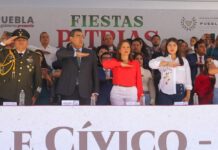 Sergio Salomón encabeza el Desfile Cívico Militar