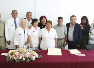 Salud reconoce a nuevos jubilados por décadas de servicio