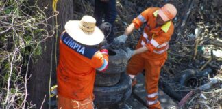 Retiran 11 toneladas de llantas del Río Atoyac