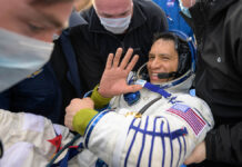 Astronauta rompe récord y vuelve a la Tierra tras 371 días en el espacio NASA