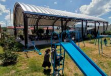 Ariadna Ayala entrega techado en jardín de niños Héctor Azar techado