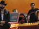 “Checo taxista” aparece en video musical de Carin León Checo