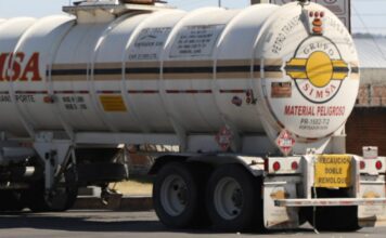 Aseguran pipa de gas LP tras balacera en San Matías Tlalancaleca