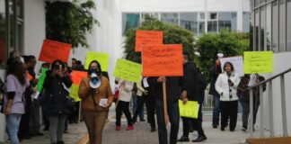 Trabajadores del ISSSTEP van a paro; acusan imposición de contrato colectivo