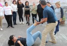 Participan trabajadoras del Congreso de Puebla en taller de defensa personal