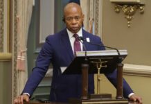 Nueva York enfrenta crisis humanitaria por migrantes