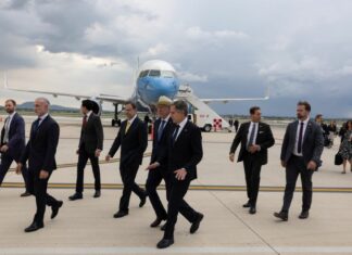 Blinken llega al AIFA para su visita a México