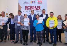 Sergio Salomón preside entrega de 236 escrituras de INFONAVIT escrituras