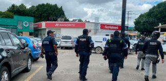 Disparan a hombre afuera de bancos en plaza de Ladrillera de Benítez Hombre