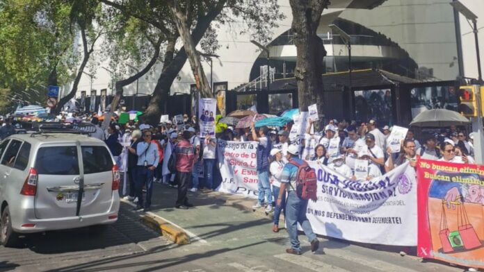 protesta-senado-poder-judicial (2) Protesta de Trabajadores del Poder Judicial de la Federación en el Senado de la República | Foto: @AhiAlemoran/X (Twitter)