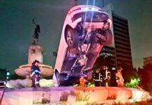 Auto choca y termina en la fuente de la Diana Cazadora Diana Cazadora